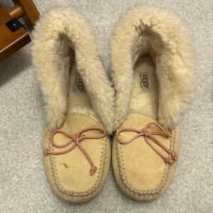 UGG Women's Cream Slippers with Pink Laces